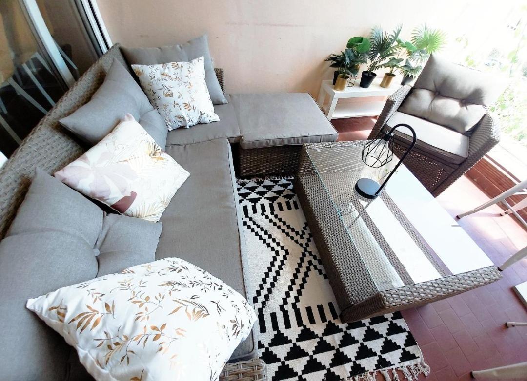 Beautiful Large Apartment, Walk To Beach Apartment