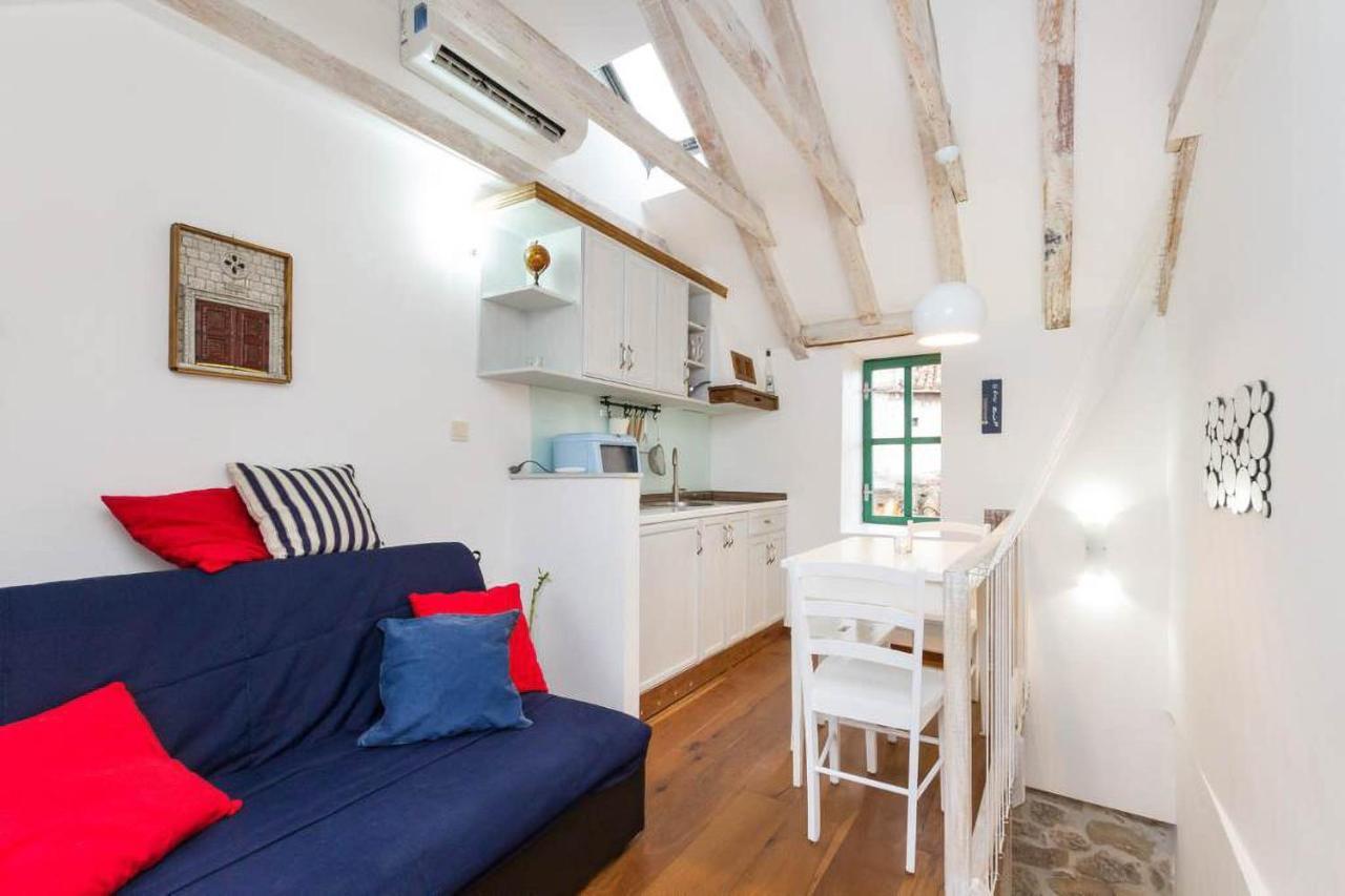 Charming Little House In Center Apartment