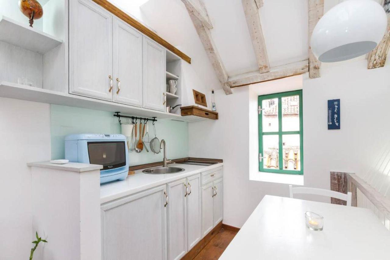 Charming Little House In Center Apartment