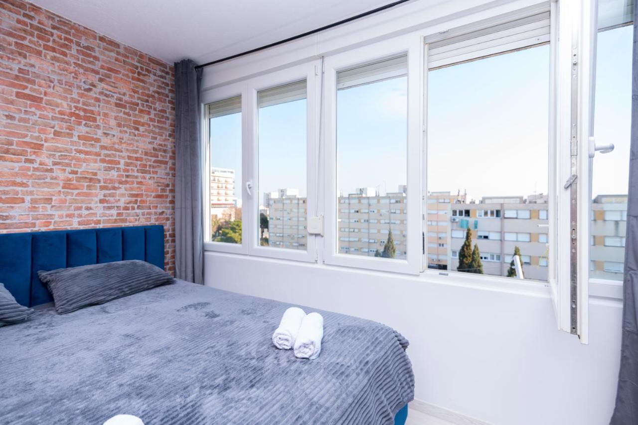 Frans Apartment Split