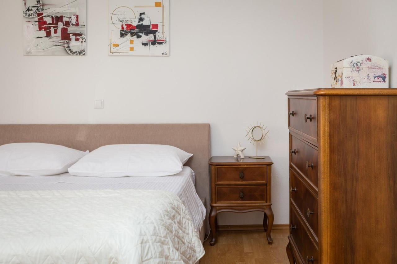 App - Private Parking & Terrace