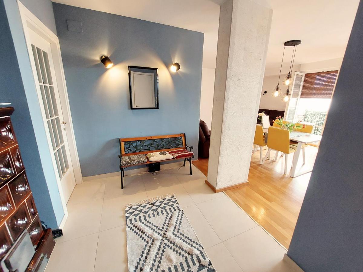 Beautiful Large Apartment, Walk To Beach Apartment *