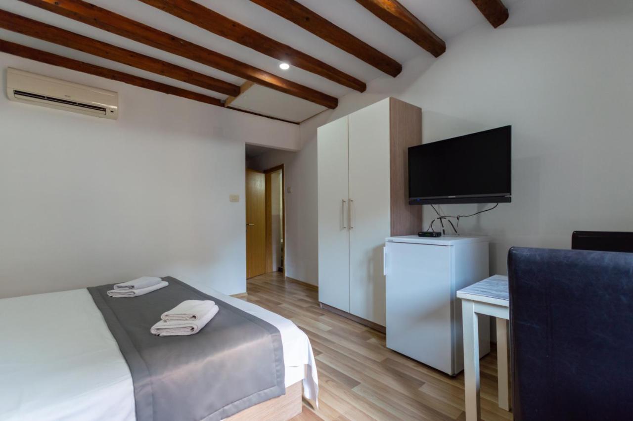 Camenno Apartments-the Heart Of Diocletian's Palace-open Winter!