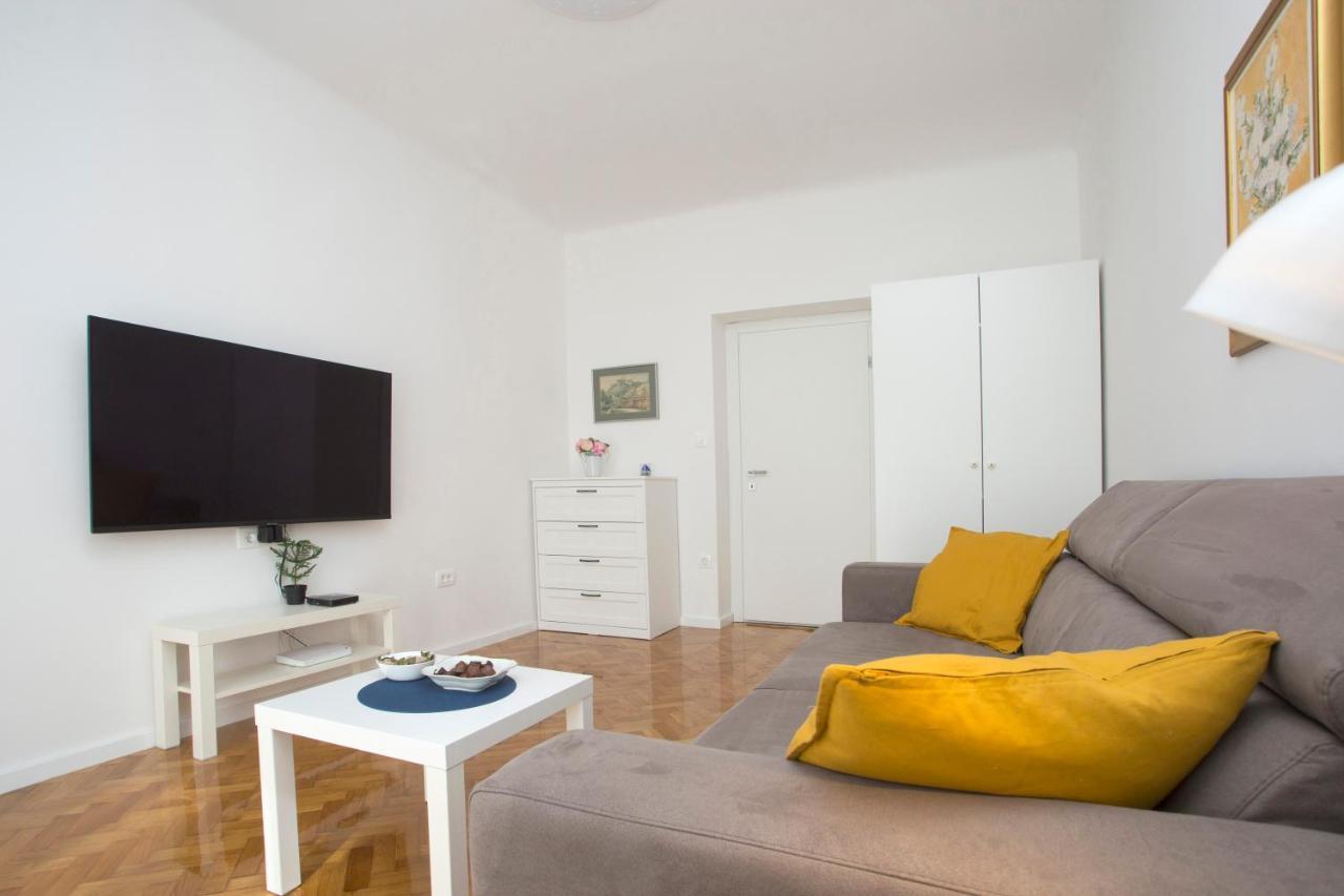 L&s Superior With Balcony And Parking - Excellent Location Within Walking Distance Of Diocletian's Palace And Bacvice *