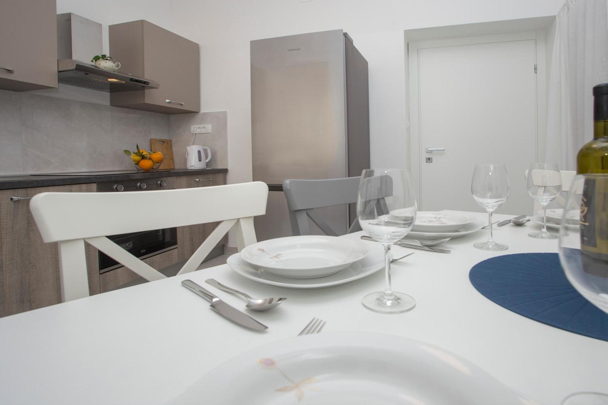 L&s Superior With Balcony And Parking - Excellent Location Within Walking Distance Of Diocletian's Palace And Bacvice Split