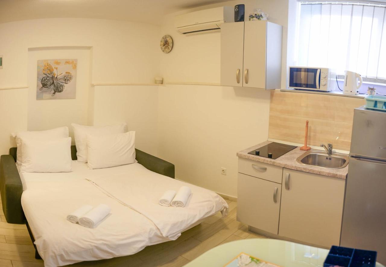 Apartment Bliss With Free Parking Split