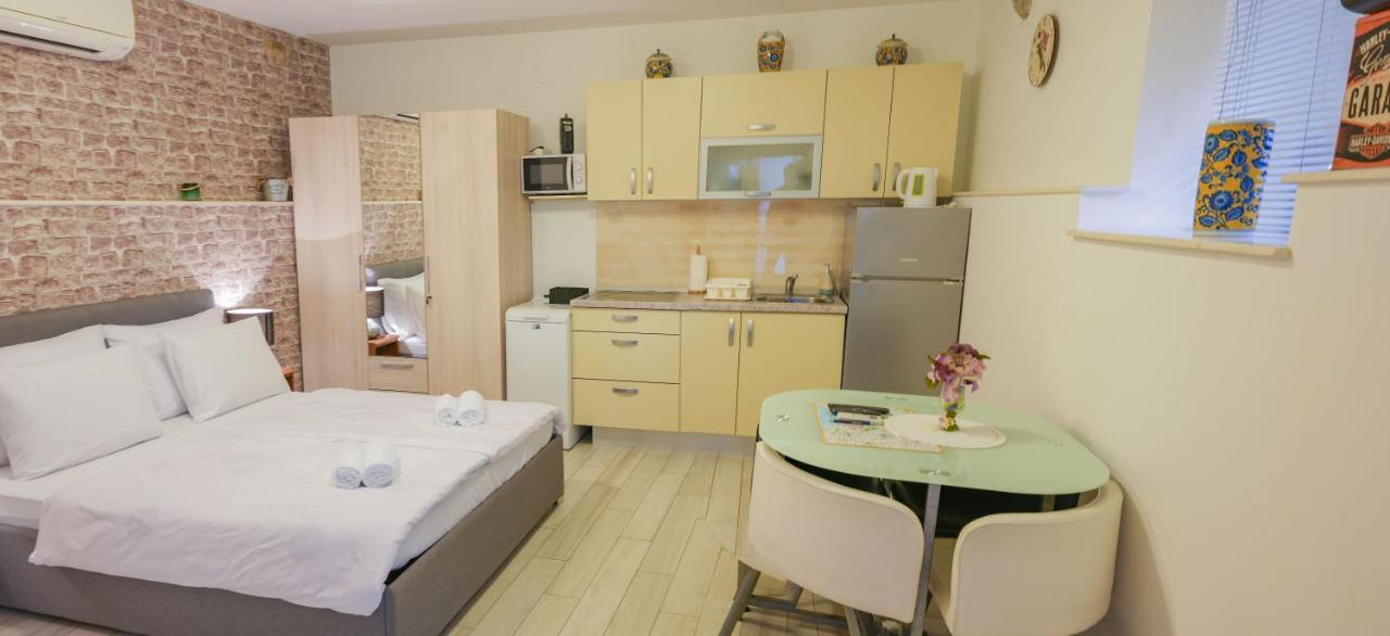 Apartment Bliss With Free Parking