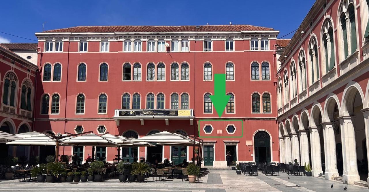 On The Square Apartment *