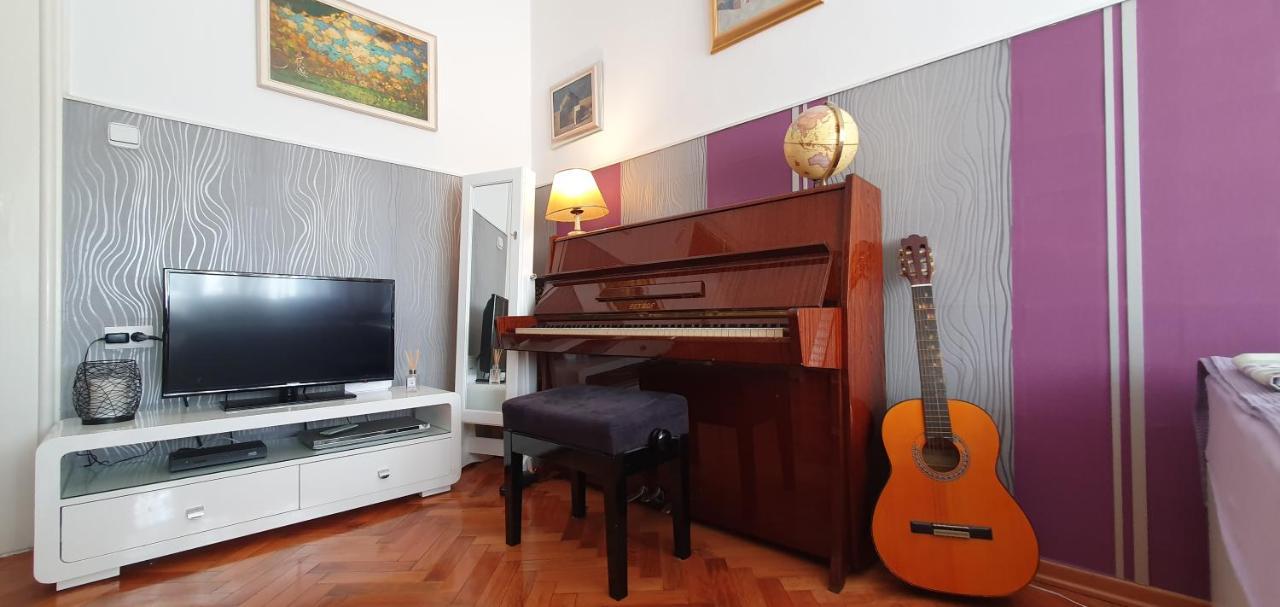 Apartment Of Music - In The Center Of