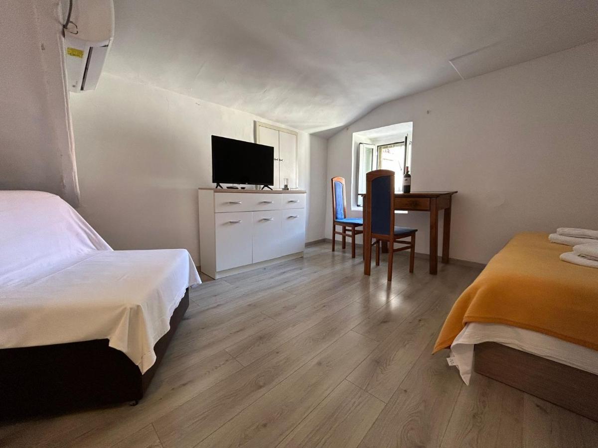 Camenno Apartments-the Heart Of Diocletian's Palace-open Winter!