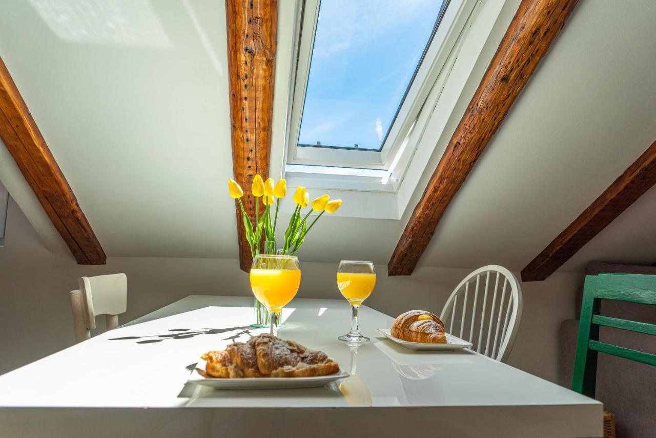Apartamento Cool Attic W Gallery In The Heart Of