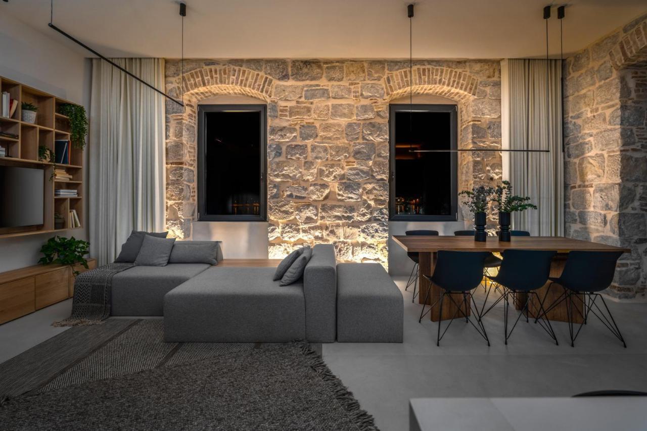 Apartment Architect's Seafront Flat Split