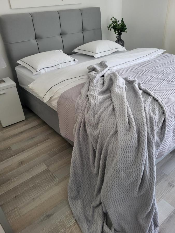 Mari Apartment