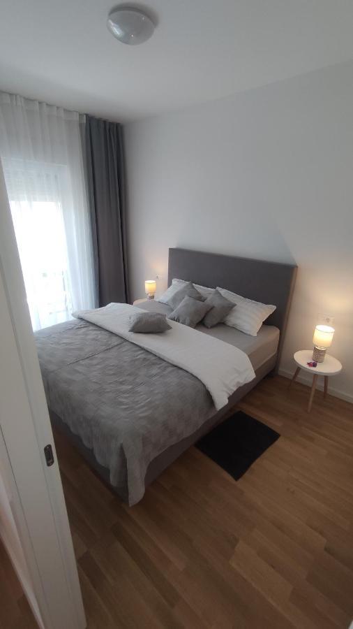 Apartment N&b Split