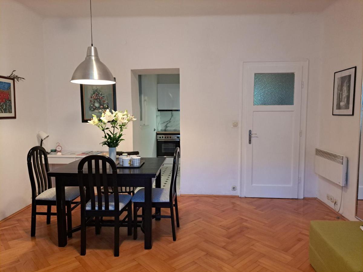 Emaus Garden - Center & 2 Bth *