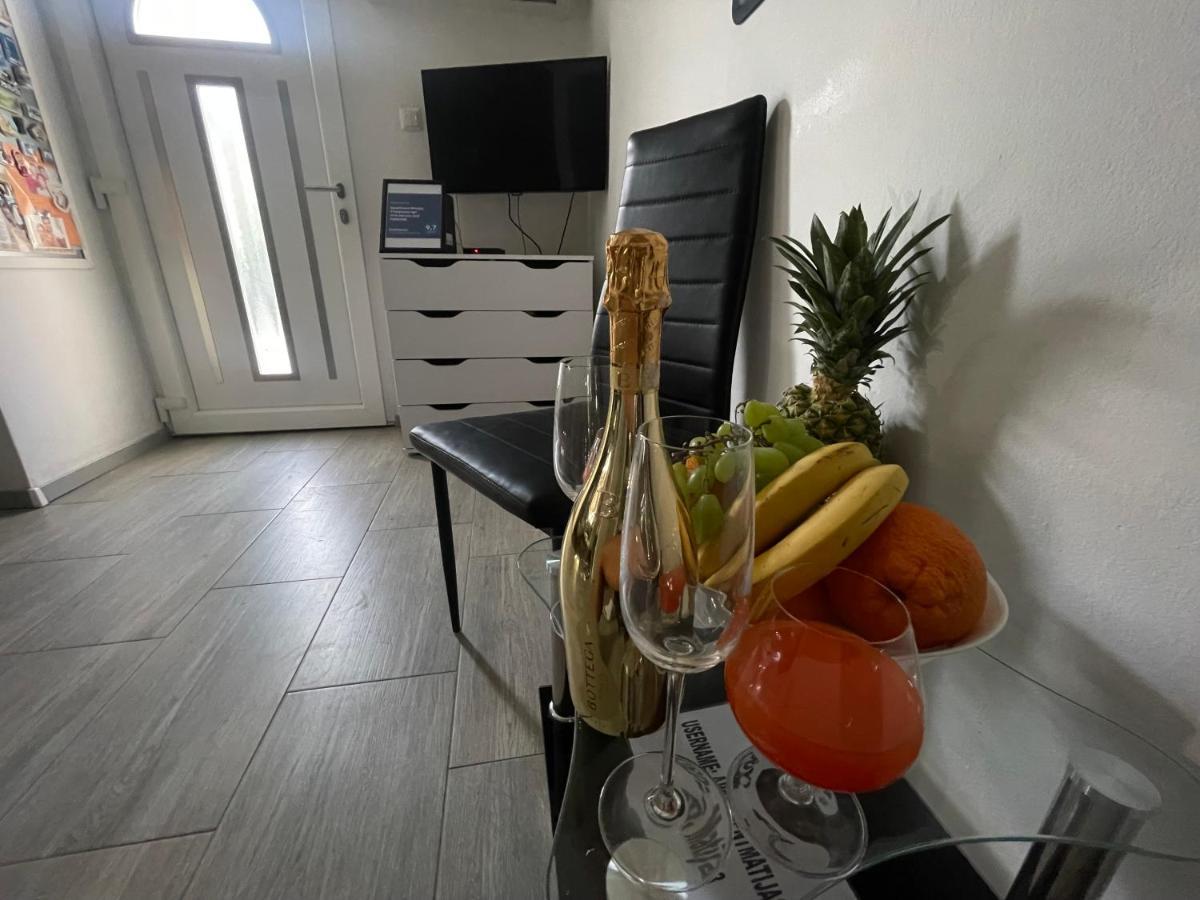 Matijas, 3 Bedroom With Terrace And Parking Apartman *