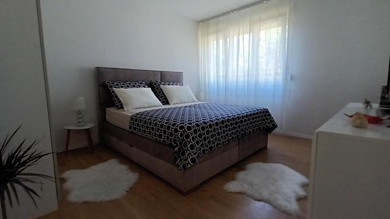 Leona Apartment-perfect For Four Split