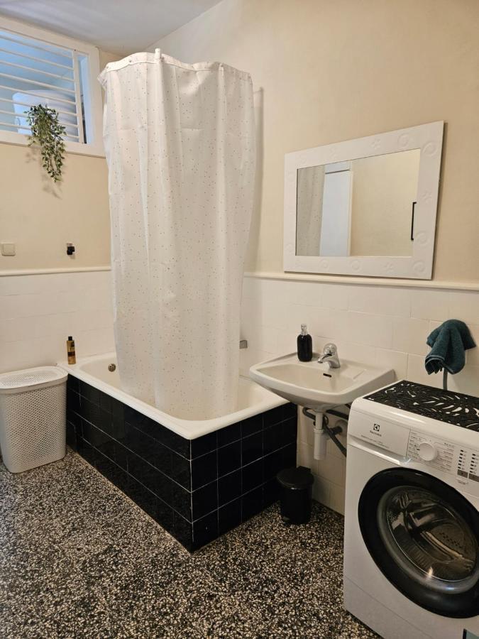 Quiet 2br Apt * Split