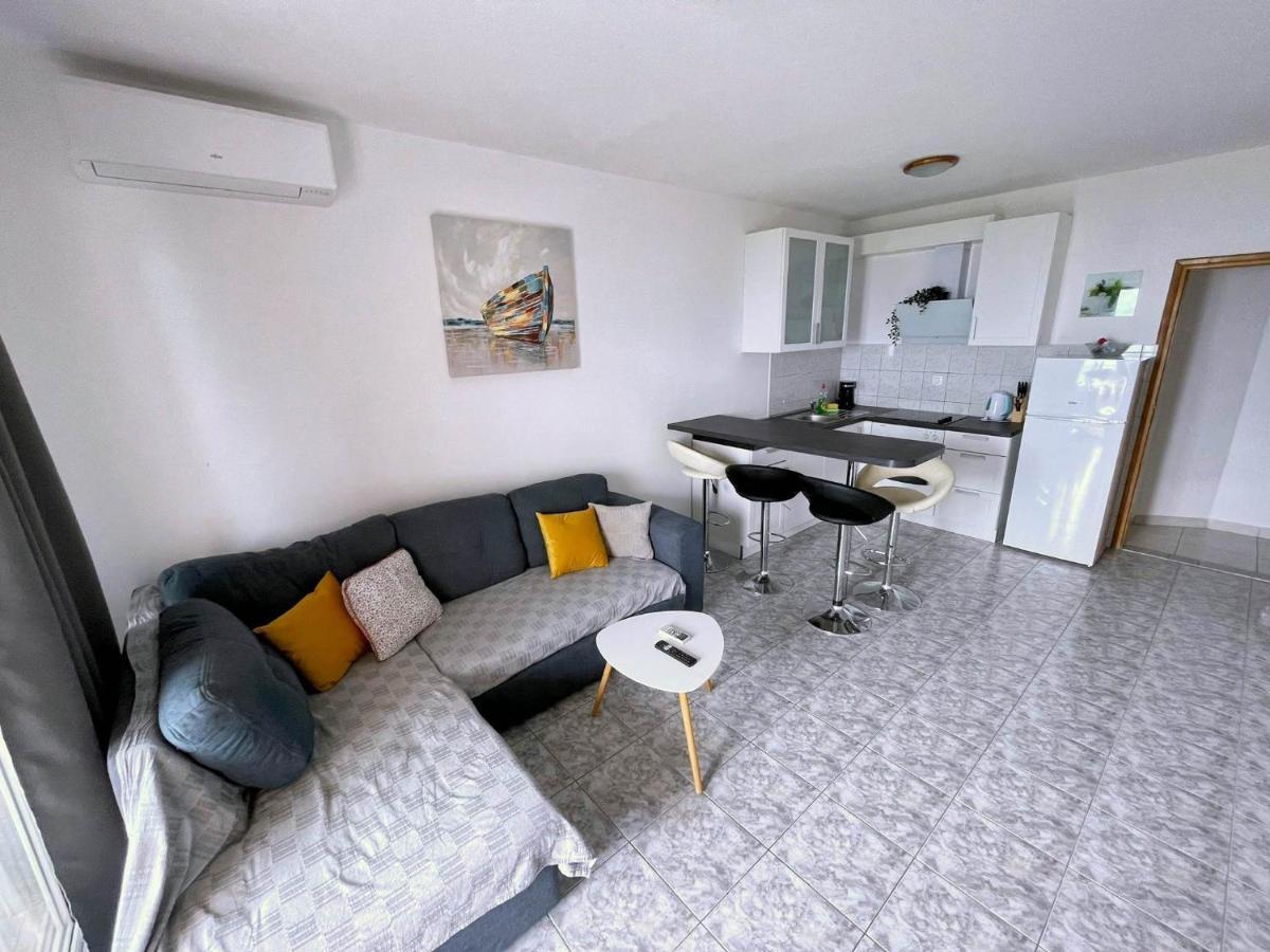 Apartment Lo Seaview Haven Split