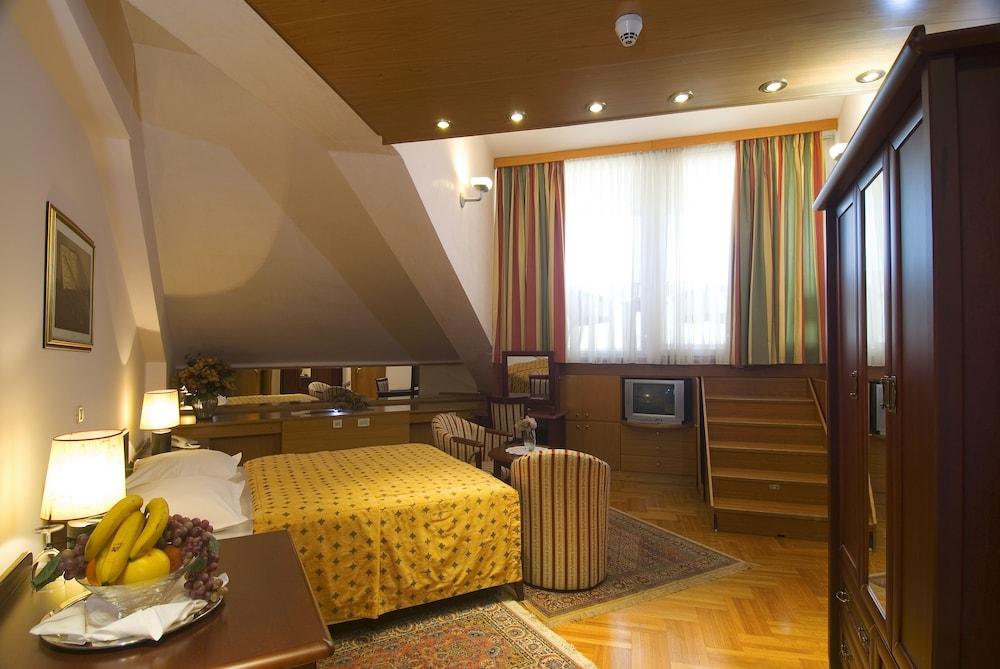 Hotel President