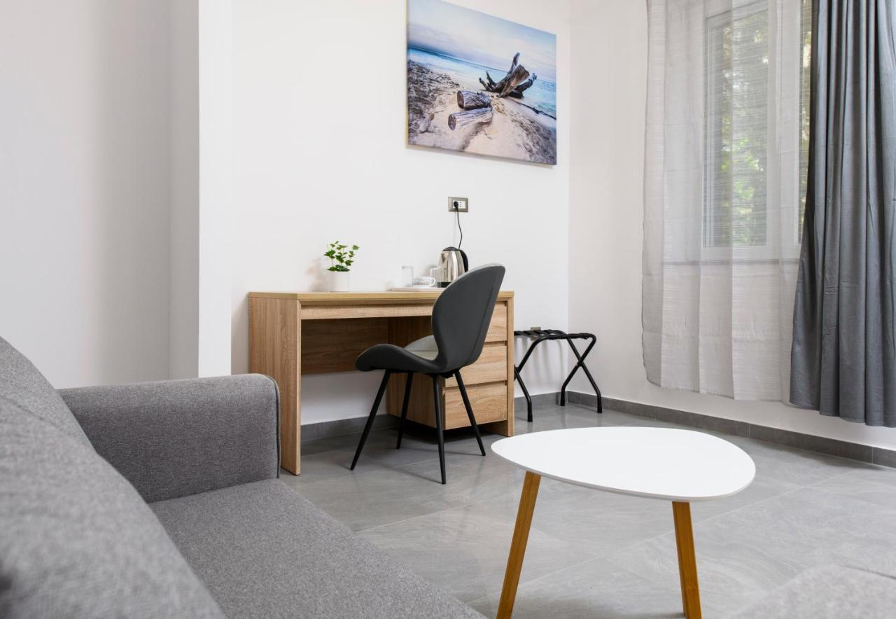 Delalle Apartment Split