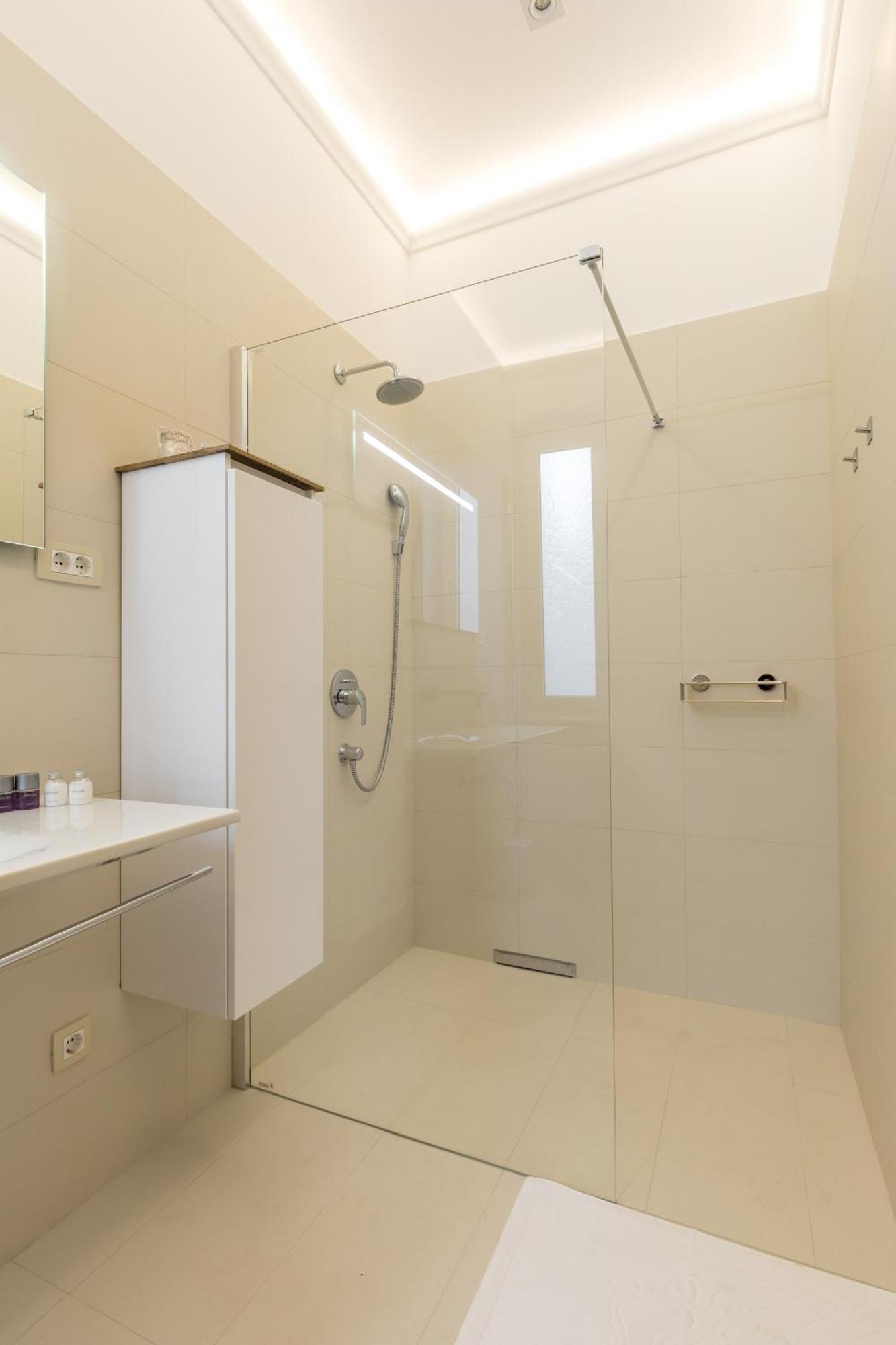 Luxury In The Center Of - Maniva Guest house
