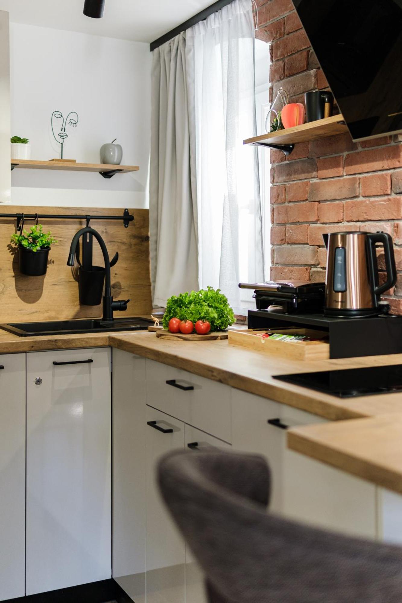 Apple Apartment Split
