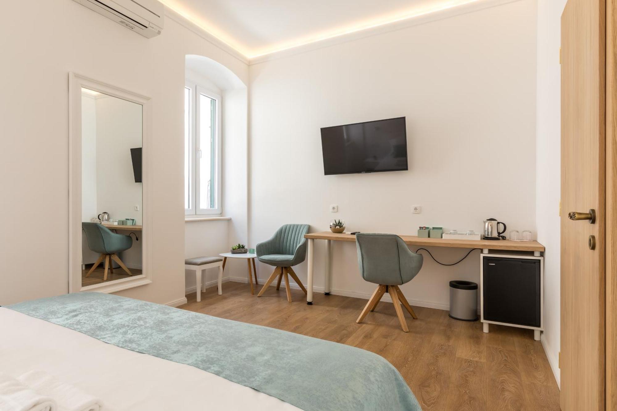Luxury In The Center Of - Maniva Guest house
