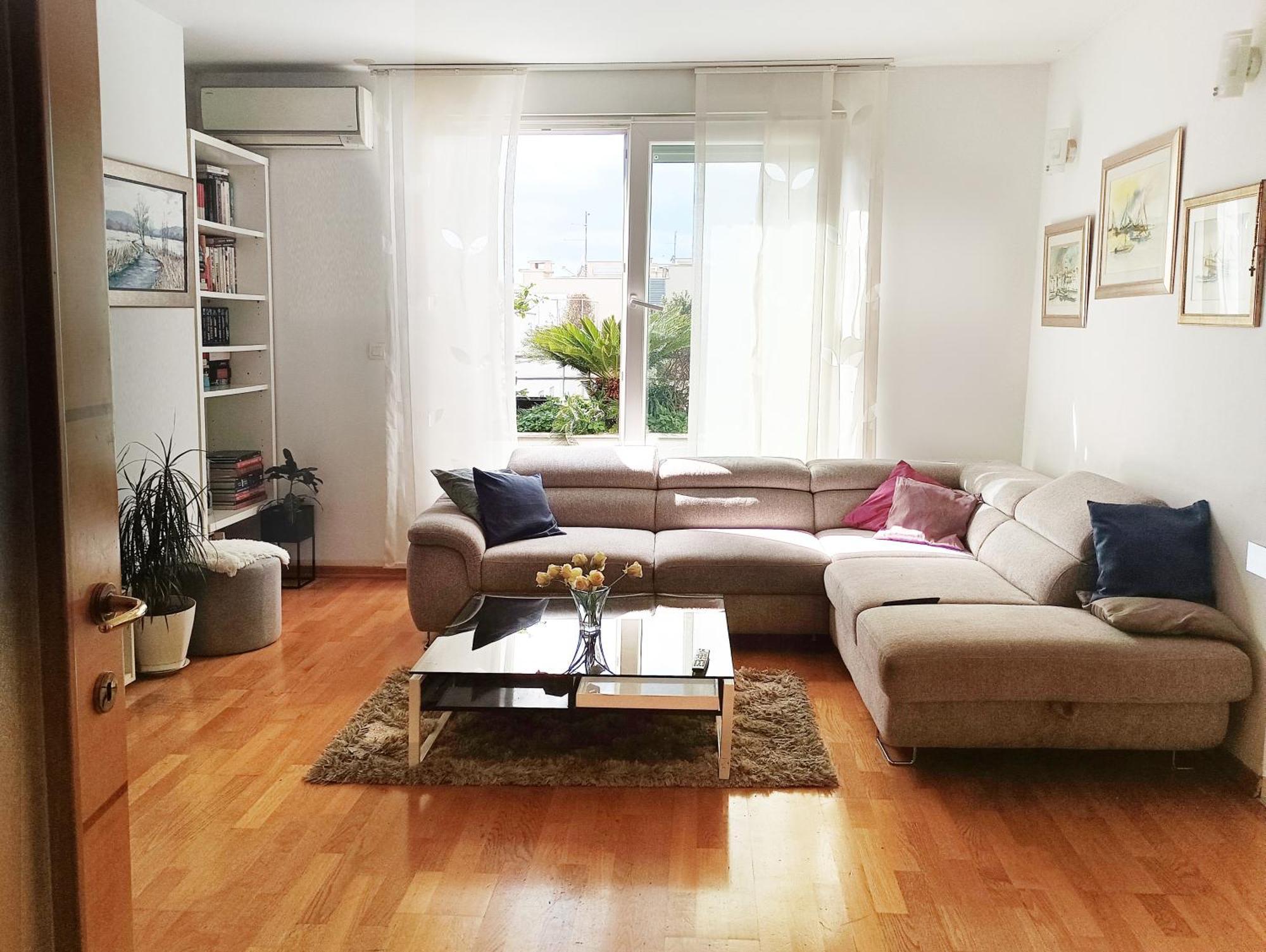 Apartment Sea View Znjan