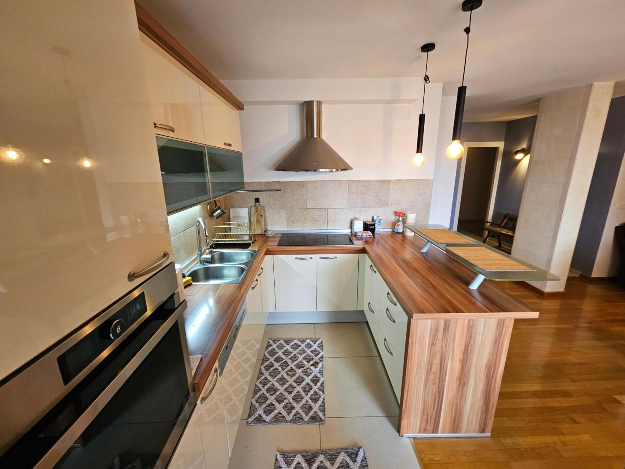 Beautiful Large Apartment, Walk To Beach Split