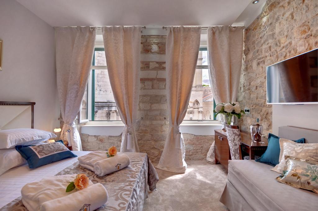 Heritage Antique Hotel 4*