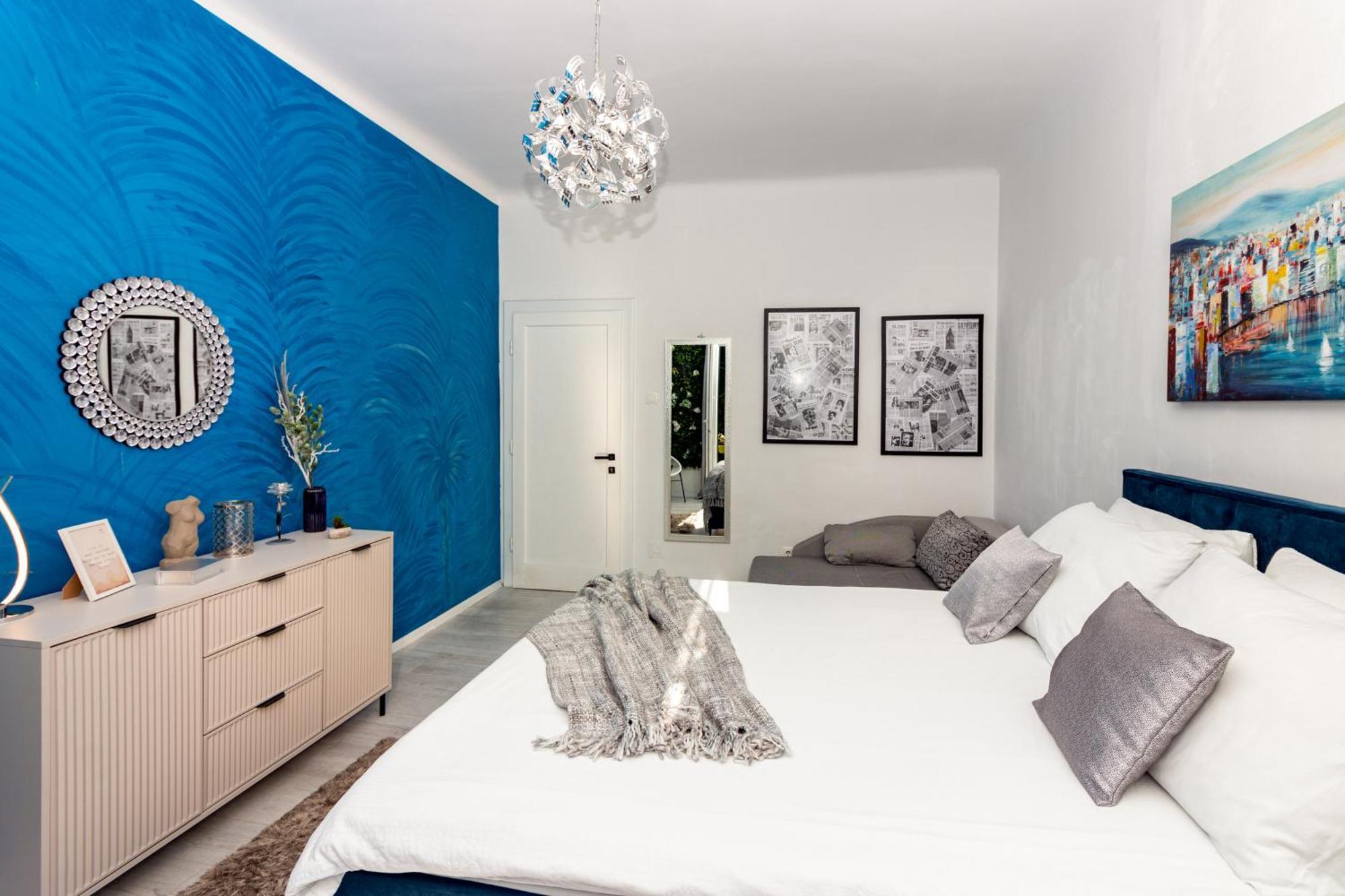 Spacious Center Apartment Split