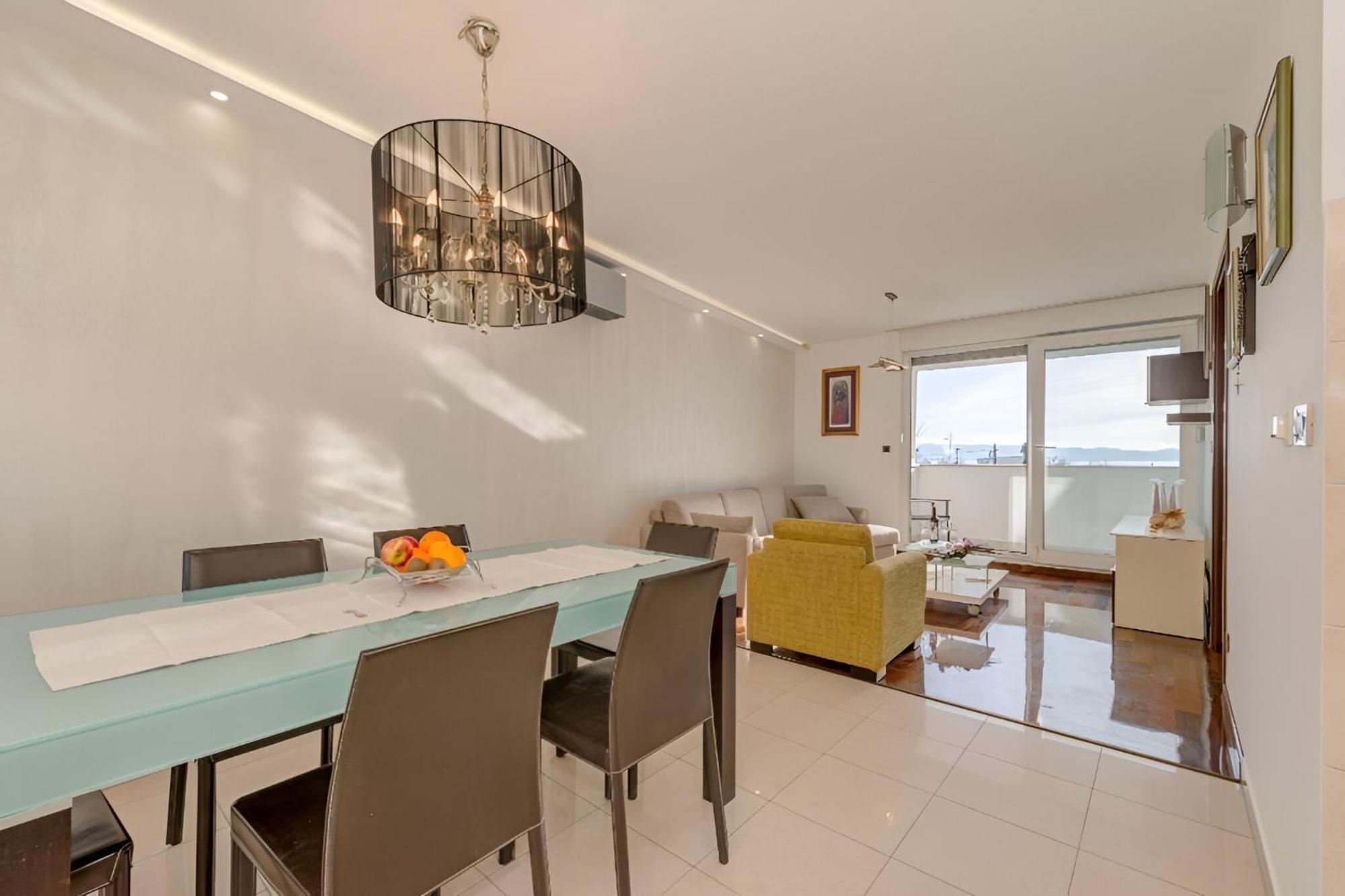 Seascape Apartment *