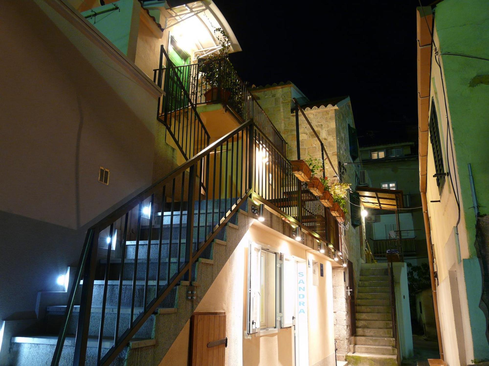 House Sandra 2 *