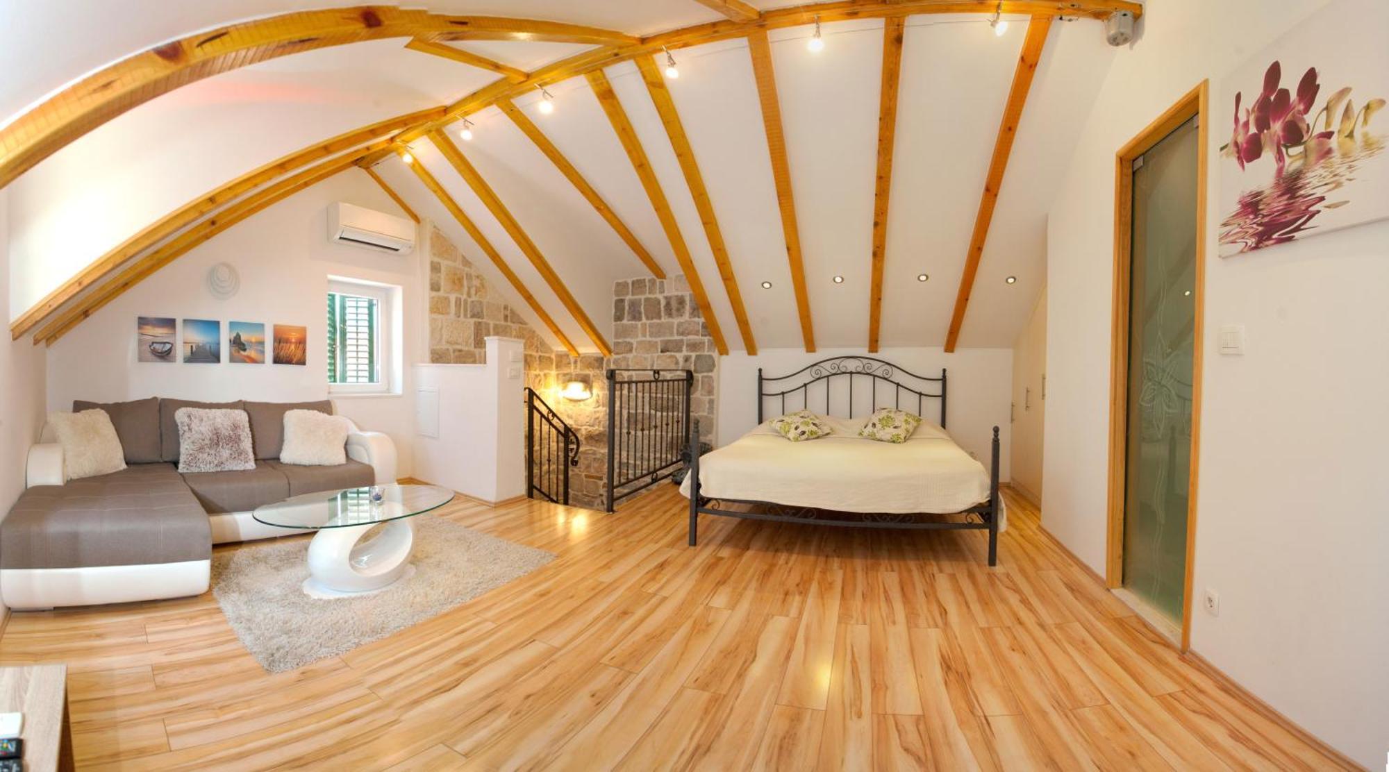 House Sandra 2 *