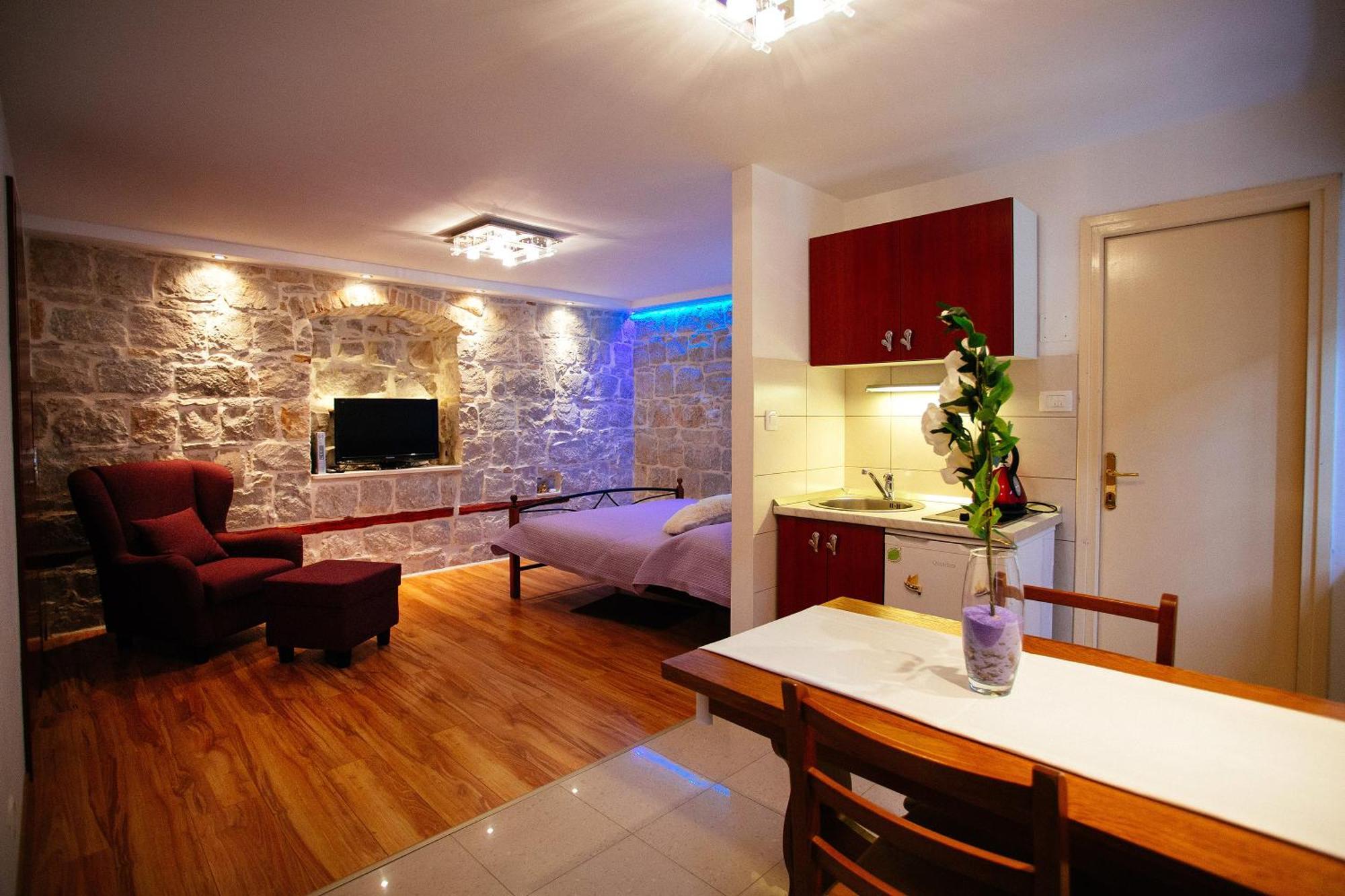 House Sandra 2 *