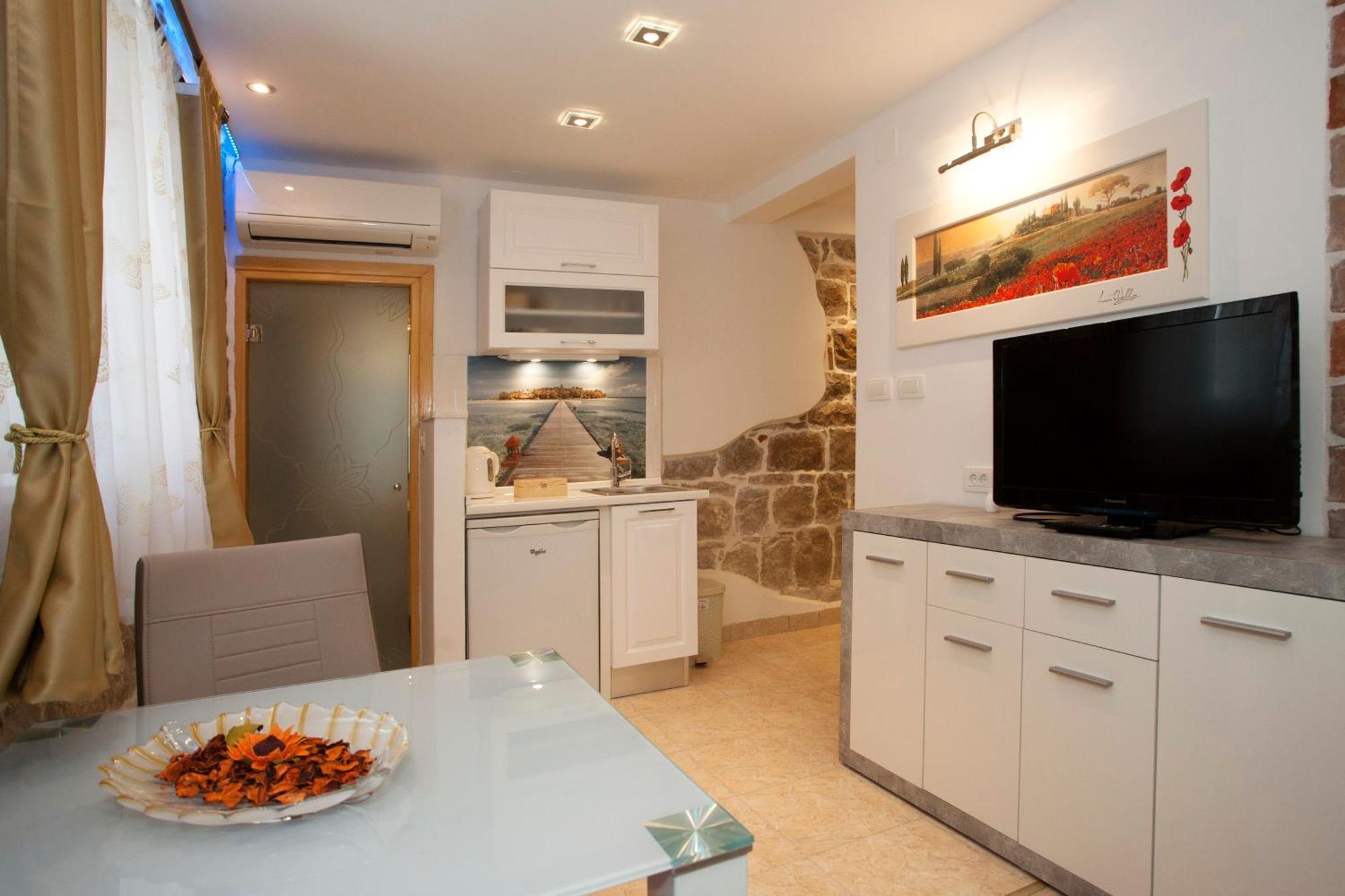 House Sandra 2