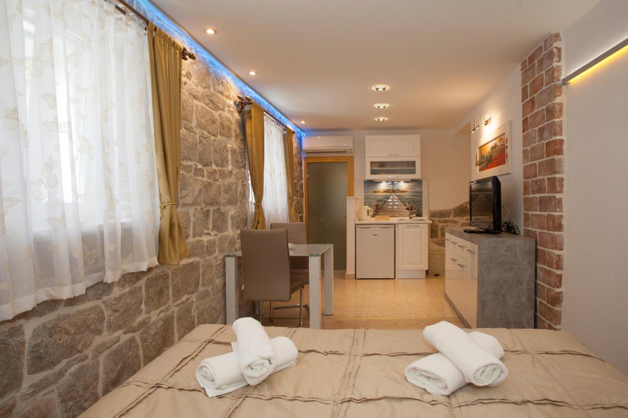 House Sandra 2 Guest house