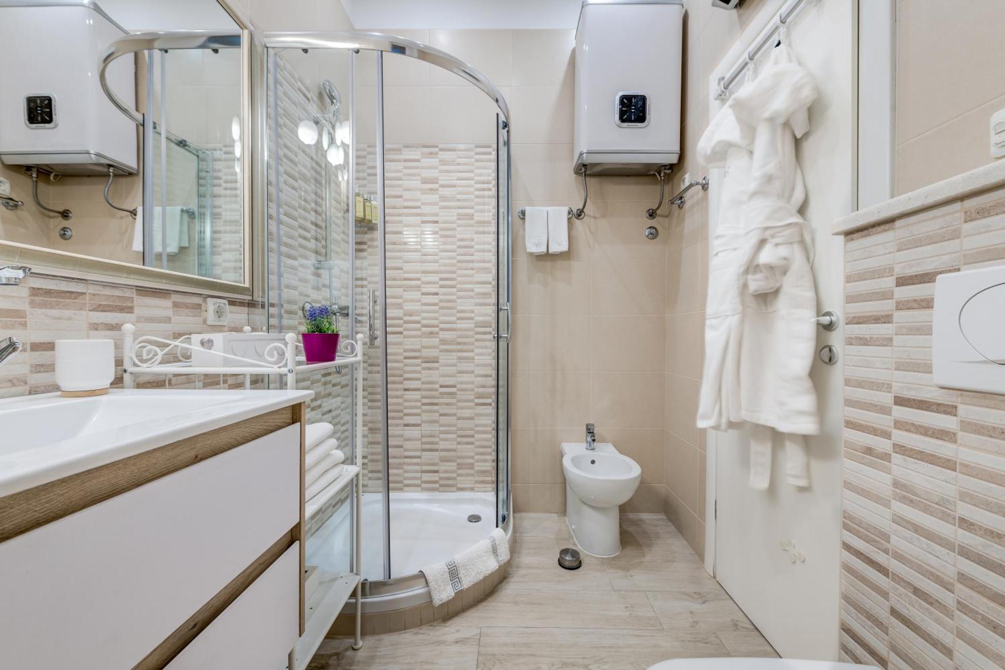 Victoria Luxury - Downtown 4*
