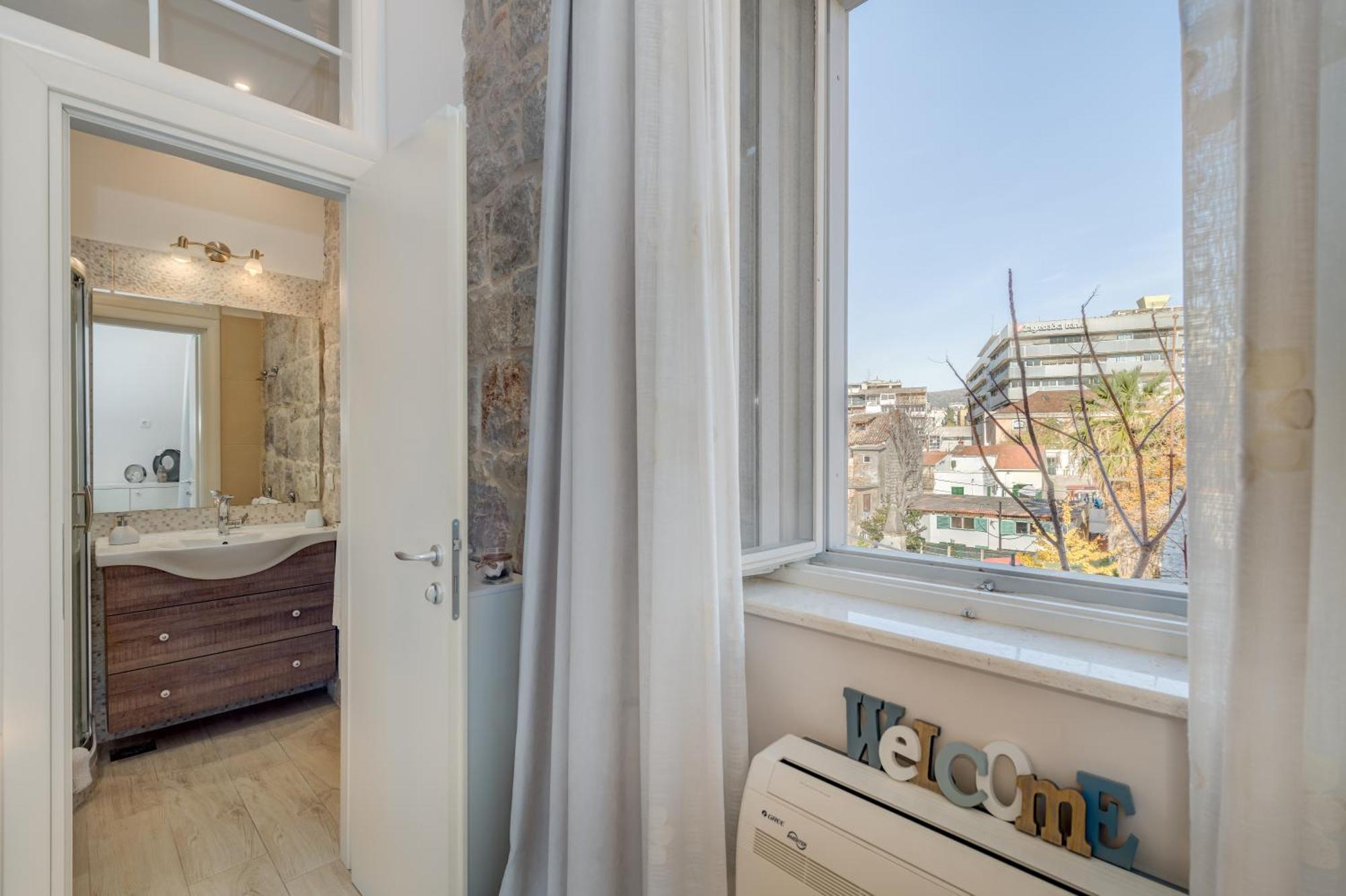 Victoria Luxury - Downtown 4*