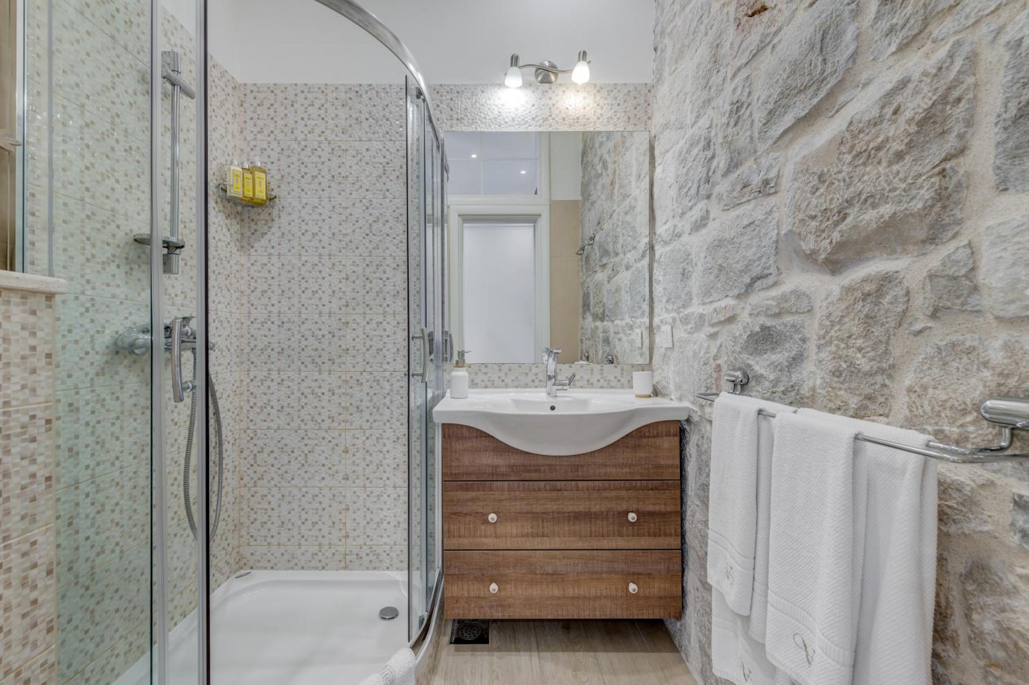 Victoria Luxury - Downtown 4*