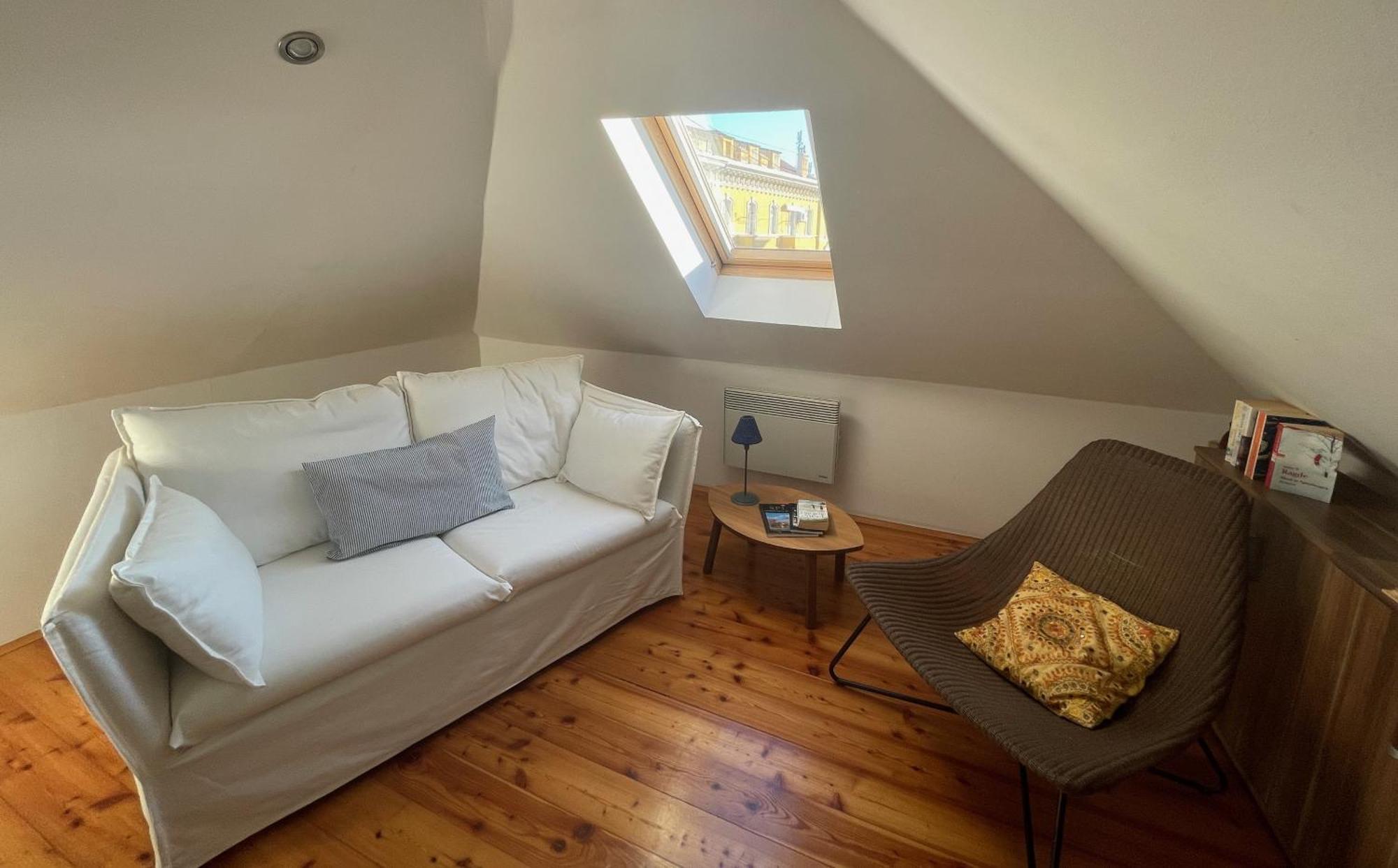 Bene 21 Apartment Split