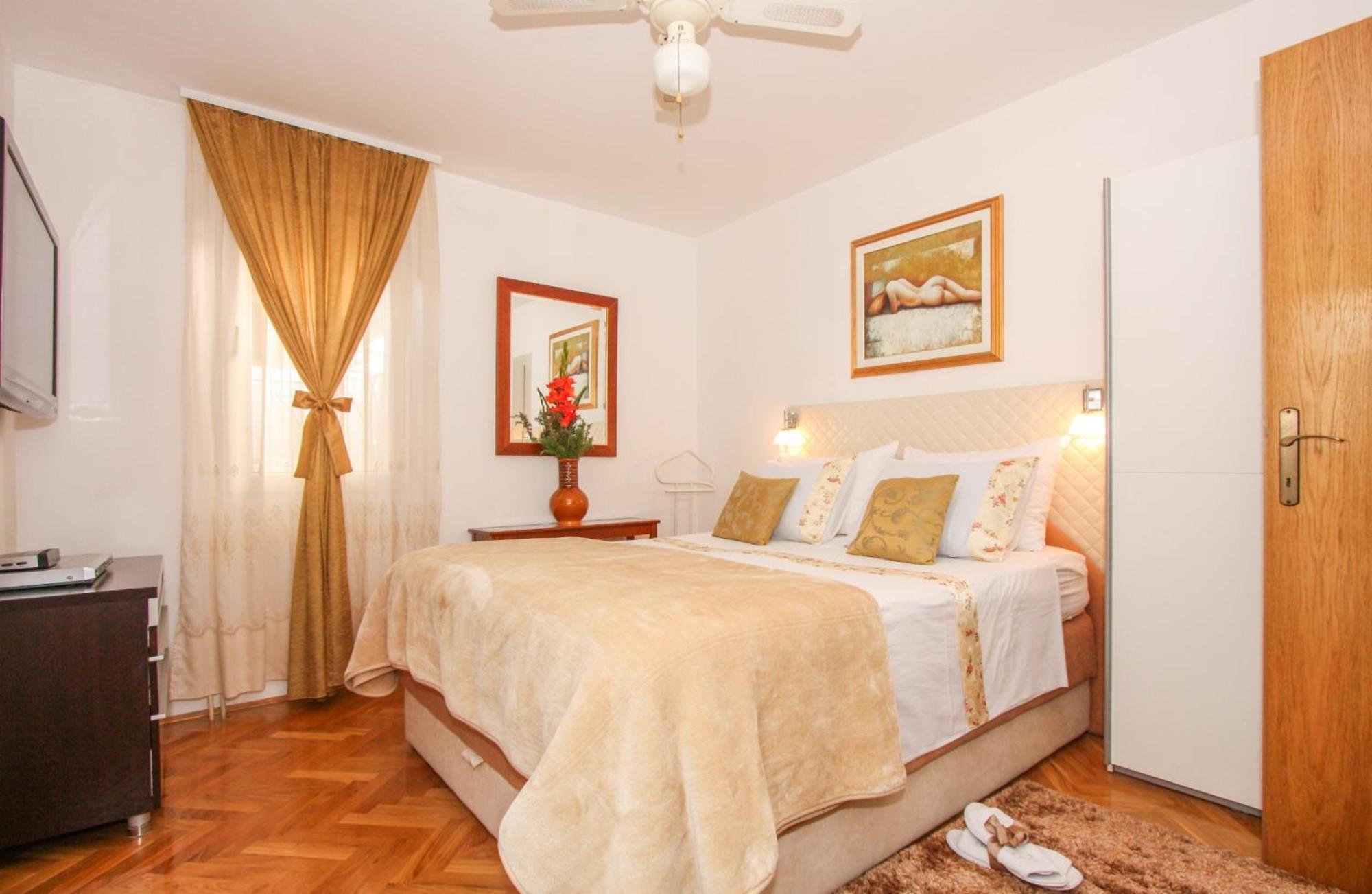 Duplex 3 With Garden And Garage Near To *