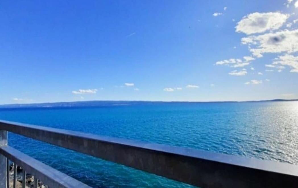 Apartment Beautiful Large Apartment, Walk To Beach