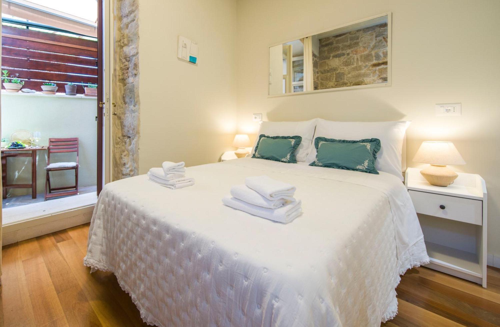 Hidden Luxury 2br With Terrace Apartment *