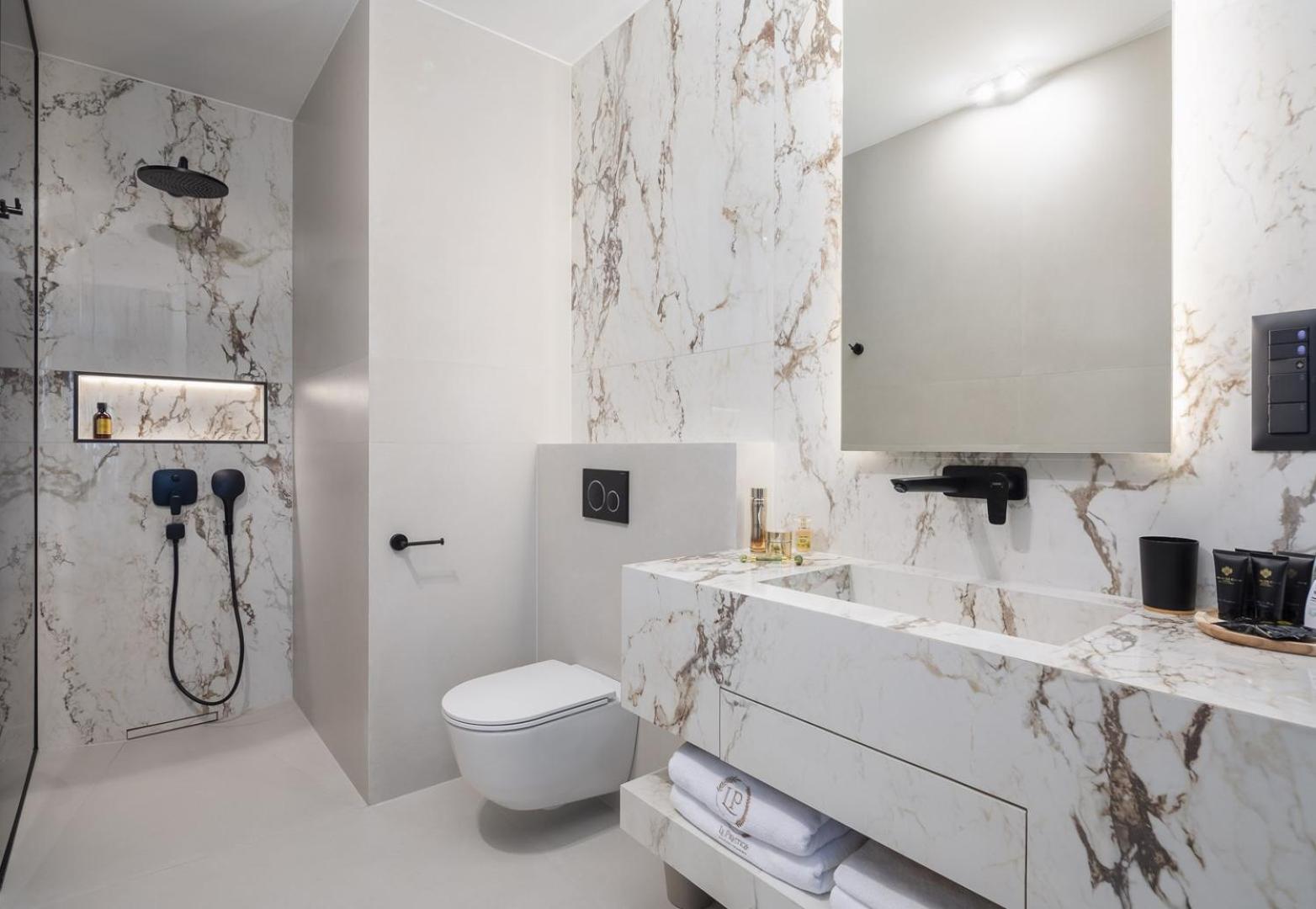 Luxury Le Prestige Few Minutes From Split's Iconic Waterfront Gasthuis