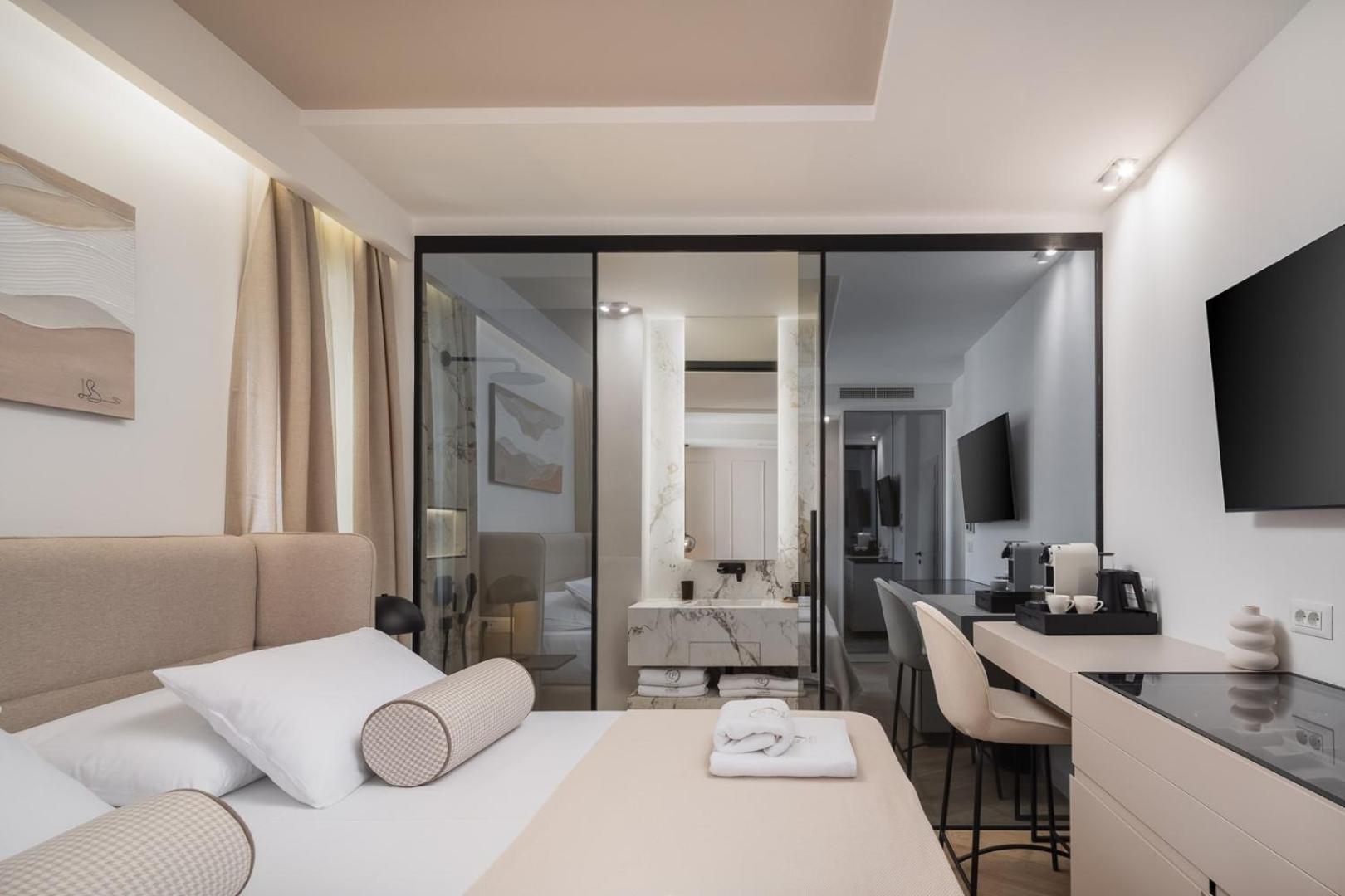 Luxury Le Prestige Few Minutes From Split's Iconic Waterfront Gasthuis