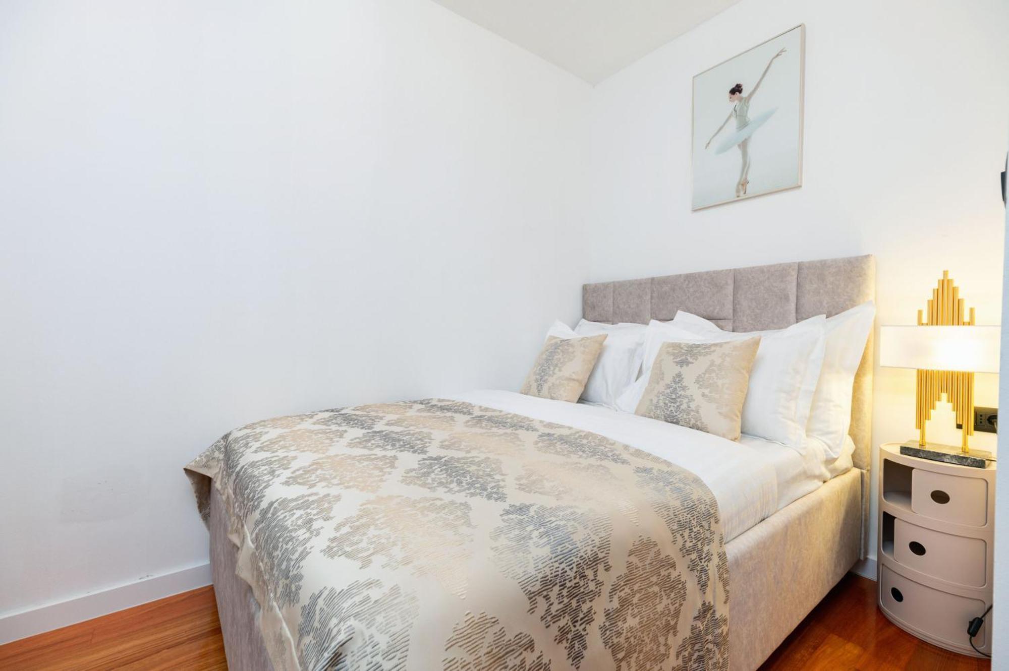 No 15 Apartment *