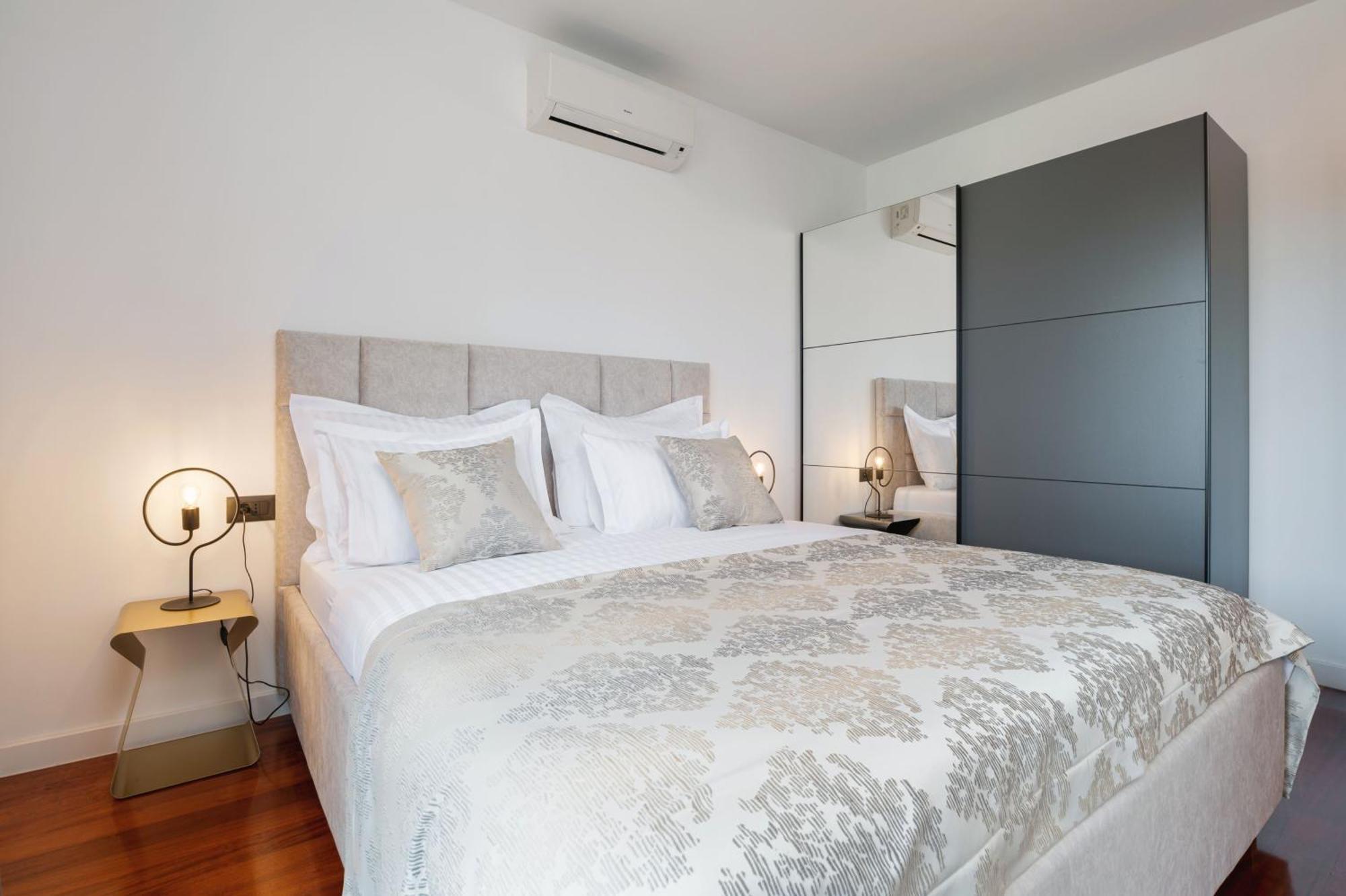 Apartment No 15 *