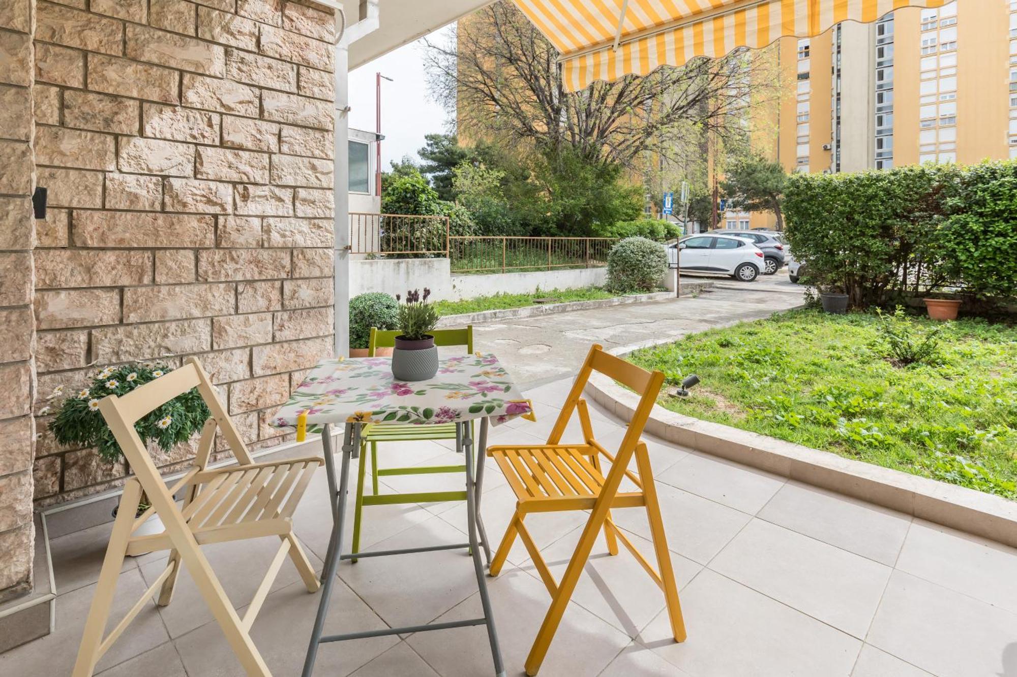 Modern Studio Near Znjan Beach Apartment *